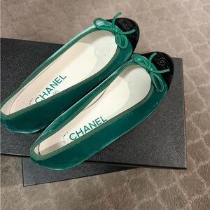 Chanel Green and Black velvety Women's Flats hardly worn